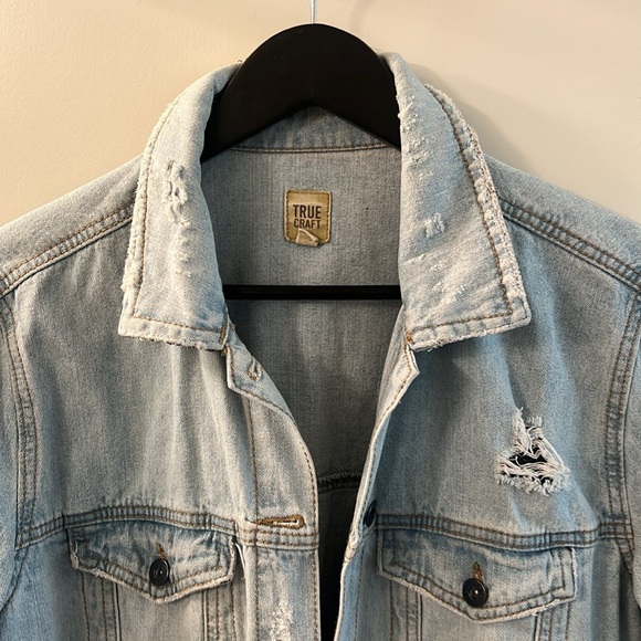 True Craft Denim Distressed Jacket Light Wash Sparkle Collar - Picture 8 of 10
